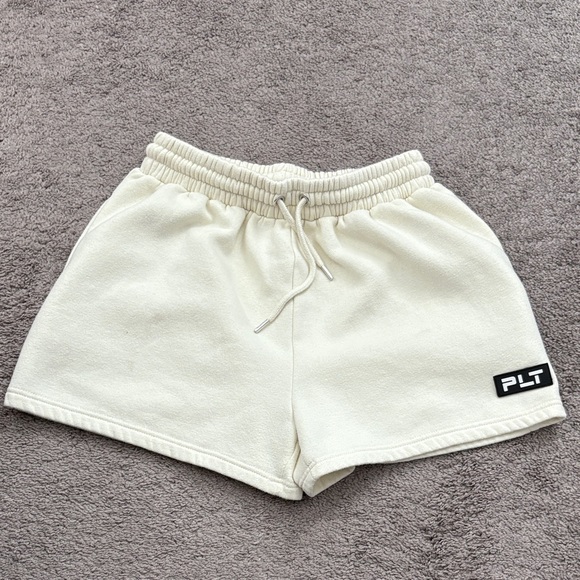 PrettyLittleThing Cream Athletic Shorts - Picture 1 of 5